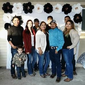 Meet your Posher, Rosa llanes